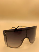 Load image into Gallery viewer, Shield Oversize Iconic Sunglasses
